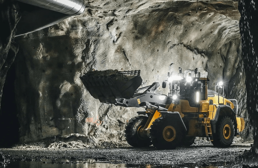 采空区现场作业